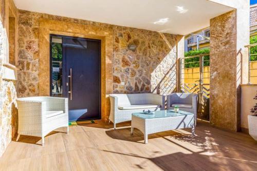 Cala San Vicente Villa Sleeps 8 Pool Air Con Wifi