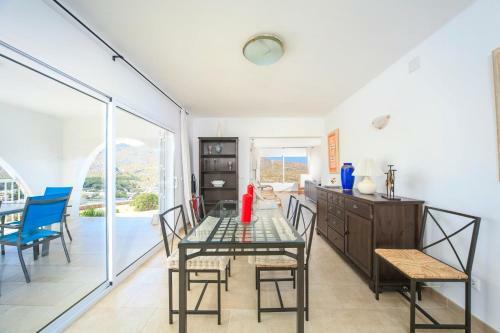 Cala San Vicente Villa Sleeps 6 Pool Air Con Wifi