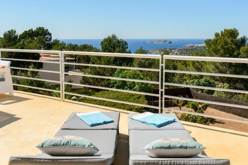 Cala Tarida Villa Sleeps 10 Pool Air Con Wifi