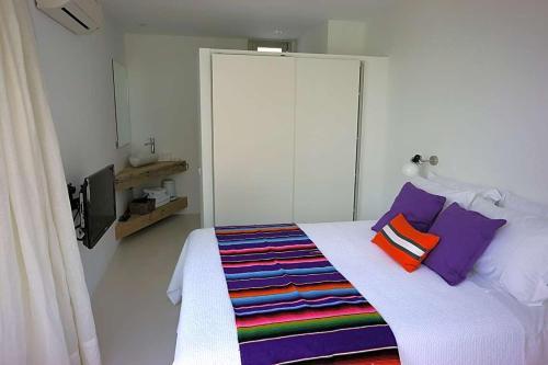 Cala Tarida Villa Sleeps 12 Pool Air Con Wifi