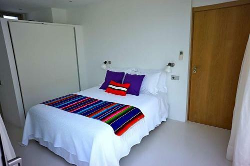 Cala Tarida Villa Sleeps 12 Pool Air Con Wifi