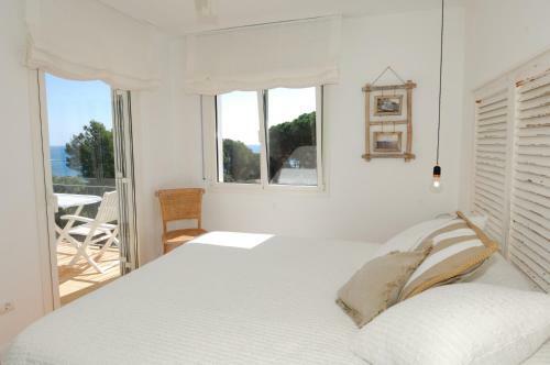 Refurbished Apartment Seaview, Santa Agata