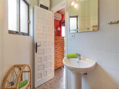 Three-bedroom Holiday Home In Almunecar