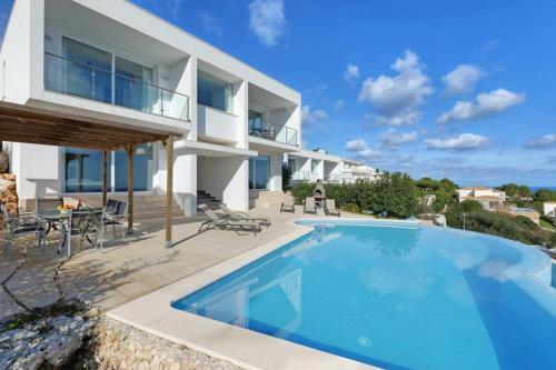 Arenal D'en Castell Villa Sleeps 8 Pool Air Con
