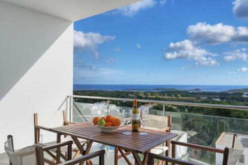 Arenal D'en Castell Villa Sleeps 8 Pool Air Con