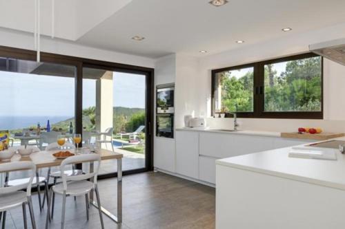 Begur Villa Sleeps 8 Pool Air Con Wifi