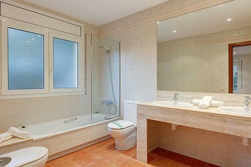 Begur Villa Sleeps 8 Pool Wifi