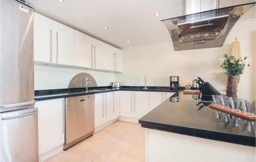 Two-bedroom Apartment In Benalmadena