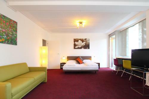 College Garden Hotel