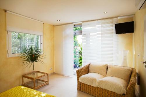 Cala Bassa Villa Sleeps 10 Pool Air Con Wifi
