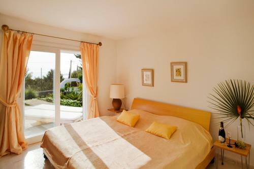Cala Bassa Villa Sleeps 10 Pool Air Con Wifi
