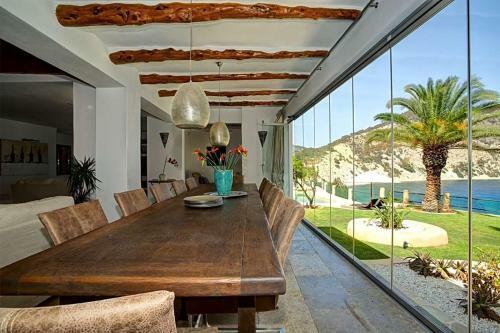 Cala Llonga Villa Sleeps 10 Pool Air Con Wifi