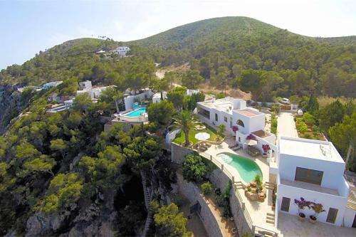Cala Llonga Villa Sleeps 10 Pool Air Con Wifi