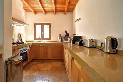 Cala Llonga Villa Sleeps 10 Pool Air Con Wifi