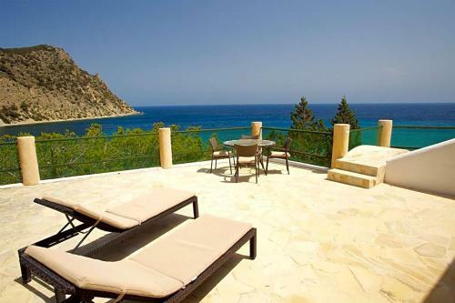 Cala Llonga Villa Sleeps 10 Pool Air Con Wifi