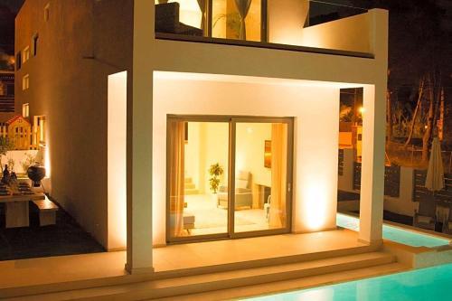 Cala Llonga Villa Sleeps 8 Pool Air Con Wifi