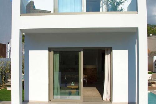 Cala Llonga Villa Sleeps 8 Pool Air Con Wifi