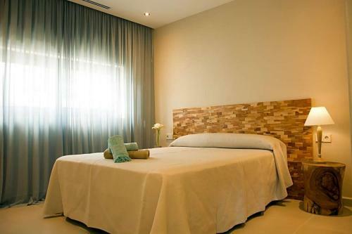 Cala Llonga Villa Sleeps 8 Pool Air Con Wifi