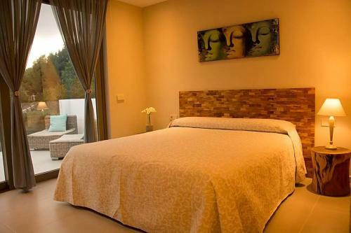 Cala Llonga Villa Sleeps 8 Pool Air Con Wifi