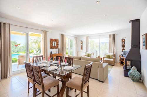 Calpe Villa Sleeps 10 Pool Air Con Wifi