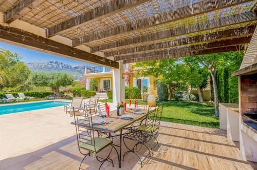Calpe Villa Sleeps 10 Pool Air Con Wifi