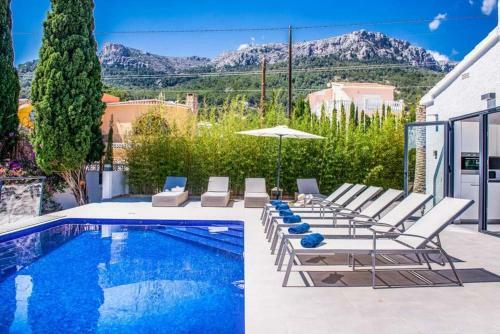 Calpe Villa Sleeps 8 Pool Air Con Wifi