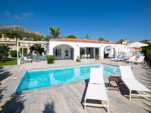 Calpe Villa Sleeps 10 Pool Air Con Wifi