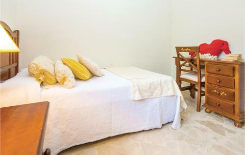 Five-bedroom Holiday Home In Carmona