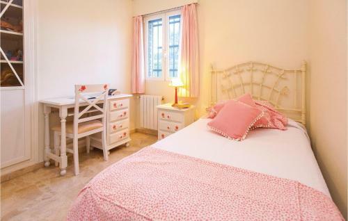 Five-bedroom Holiday Home In Carmona
