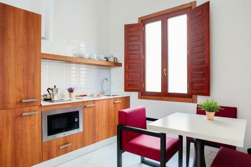 Hostal Oyo Apartamentos Leiva