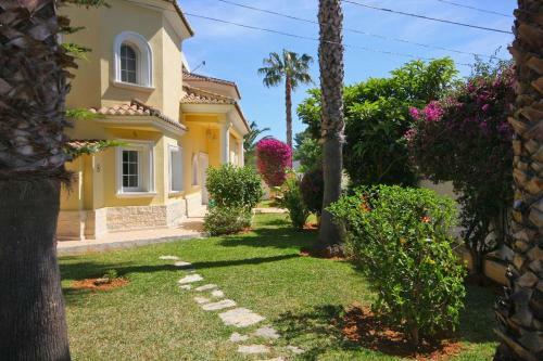 Denia Villa Sleeps 8 Pool Air Con Wifi