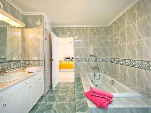 Urbanitzacio Montemar Villa Sleeps 8 Pool