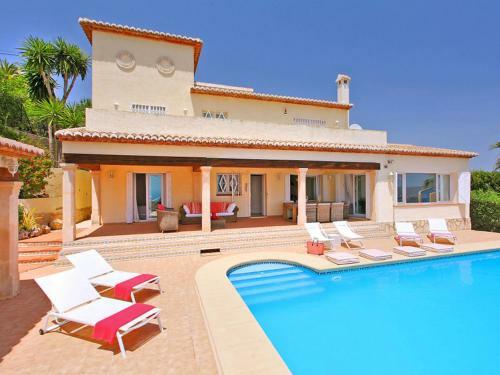 Urbanitzacio Montemar Villa Sleeps 8 Pool