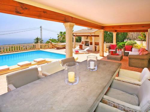 Urbanitzacio Montemar Villa Sleeps 8 Pool