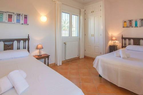 Urbanitzacio Montemar Villa Sleeps 8 Pool Air Con