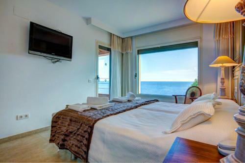 Llafranc Villa Sleeps 8 Wifi