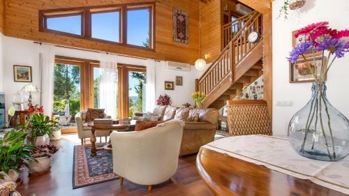 Lloret De Mar Villa Sleeps 7