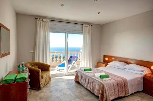 Lloret De Mar Villa Sleeps 9 Pool Wifi