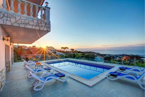 Lloret De Mar Villa Sleeps 9 Pool Wifi
