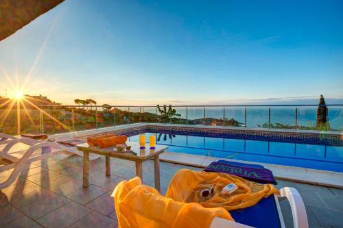 Lloret De Mar Villa Sleeps 9 Pool Wifi
