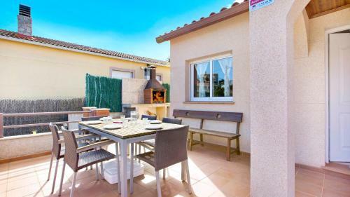Lloret De Mar Villa Sleeps 6
