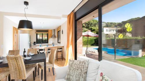 Lloret De Mar Villa Sleeps 8