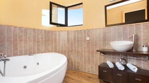 Lloret De Mar Villa Sleeps 8