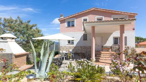 Lloret De Mar Villa Sleeps 10