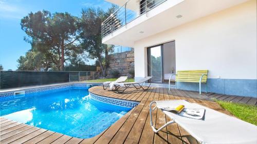 Lloret De Mar Villa Sleeps 8
