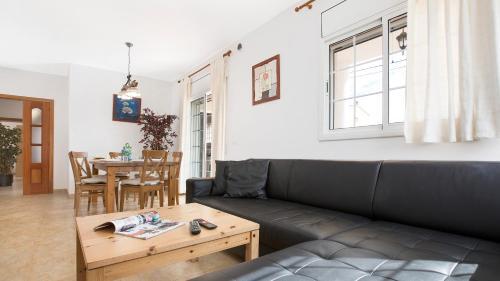Lloret De Mar Villa Sleeps 8