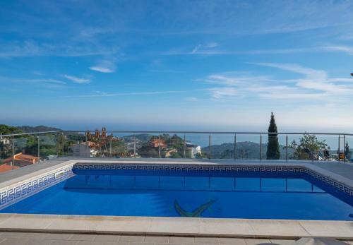 Lloret De Mar Villa Sleeps 9