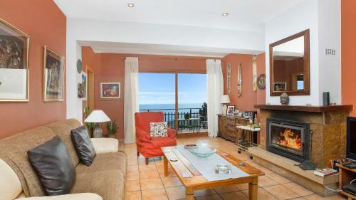 Lloret De Mar Villa Sleeps 10