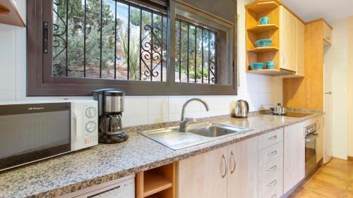 Lloret De Mar Villa Sleeps 10