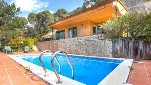 Lloret De Mar Villa Sleeps 6